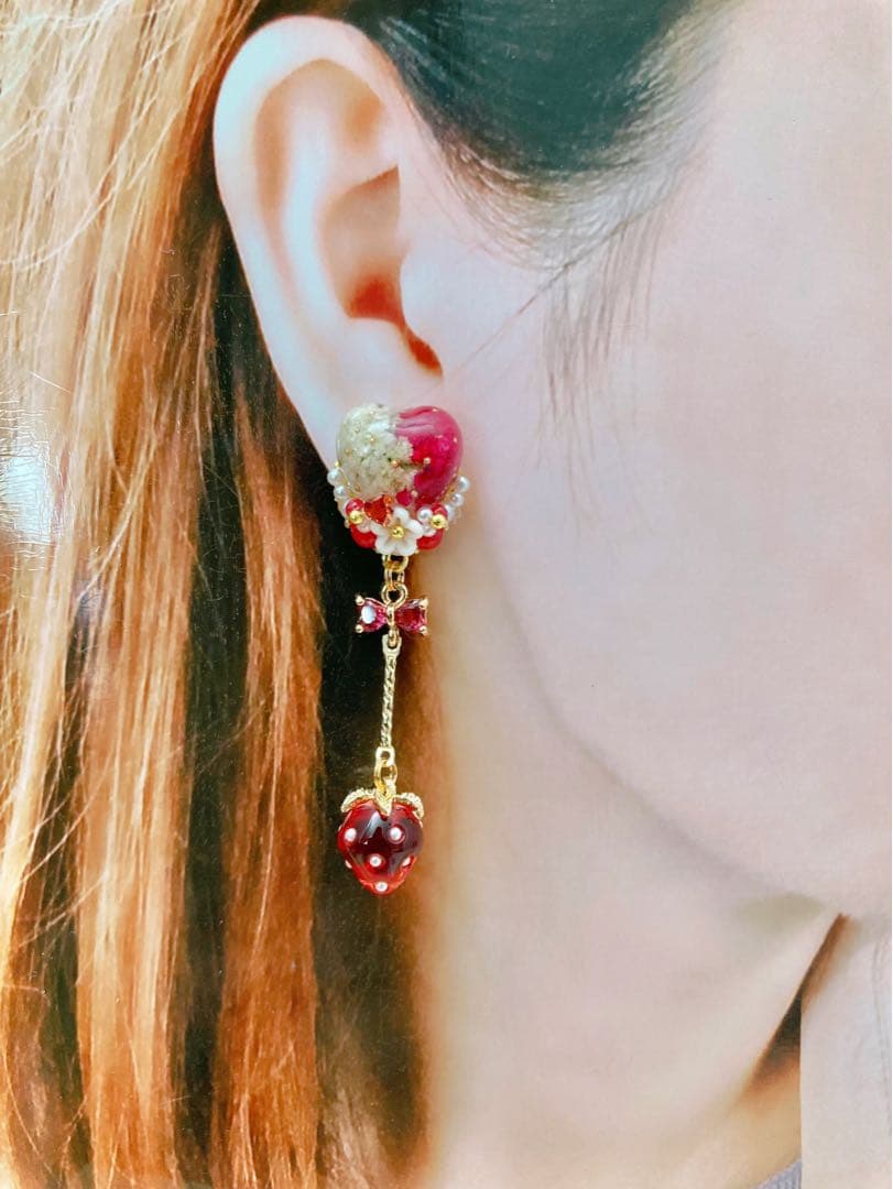 ちまっと苺♡かすみ草のハートピアス/イヤリング✩.*˚