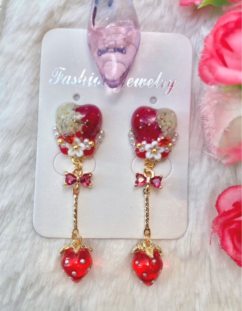 ちまっと苺♡かすみ草のハートピアス/イヤリング✩.*˚