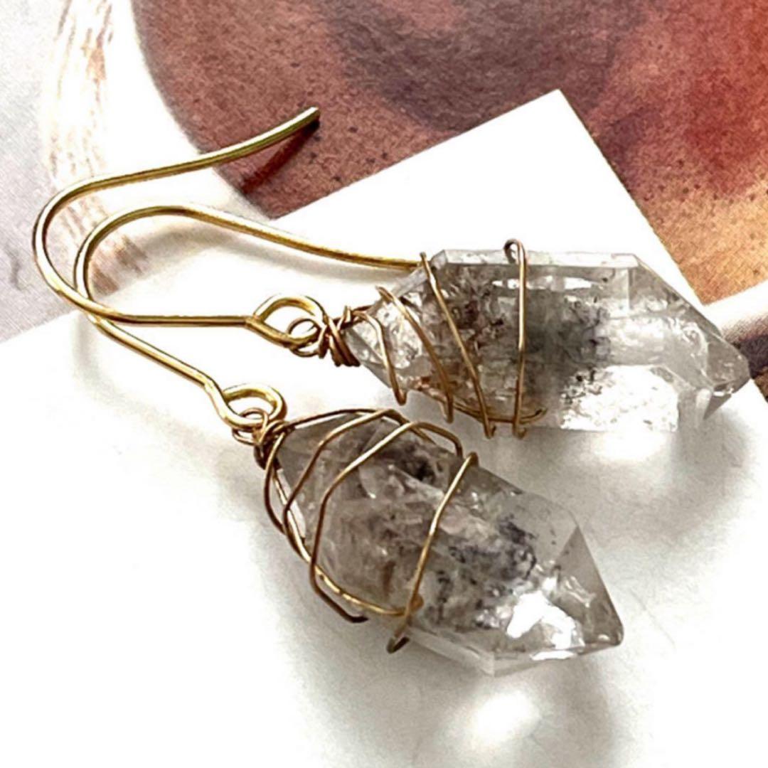 あいす☺︎ 1点作品☆ スクエア型枠ケシパールピアス