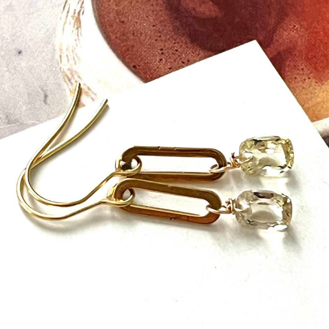 あいす☺︎ 1点作品☆ スクエア型枠ケシパールピアス