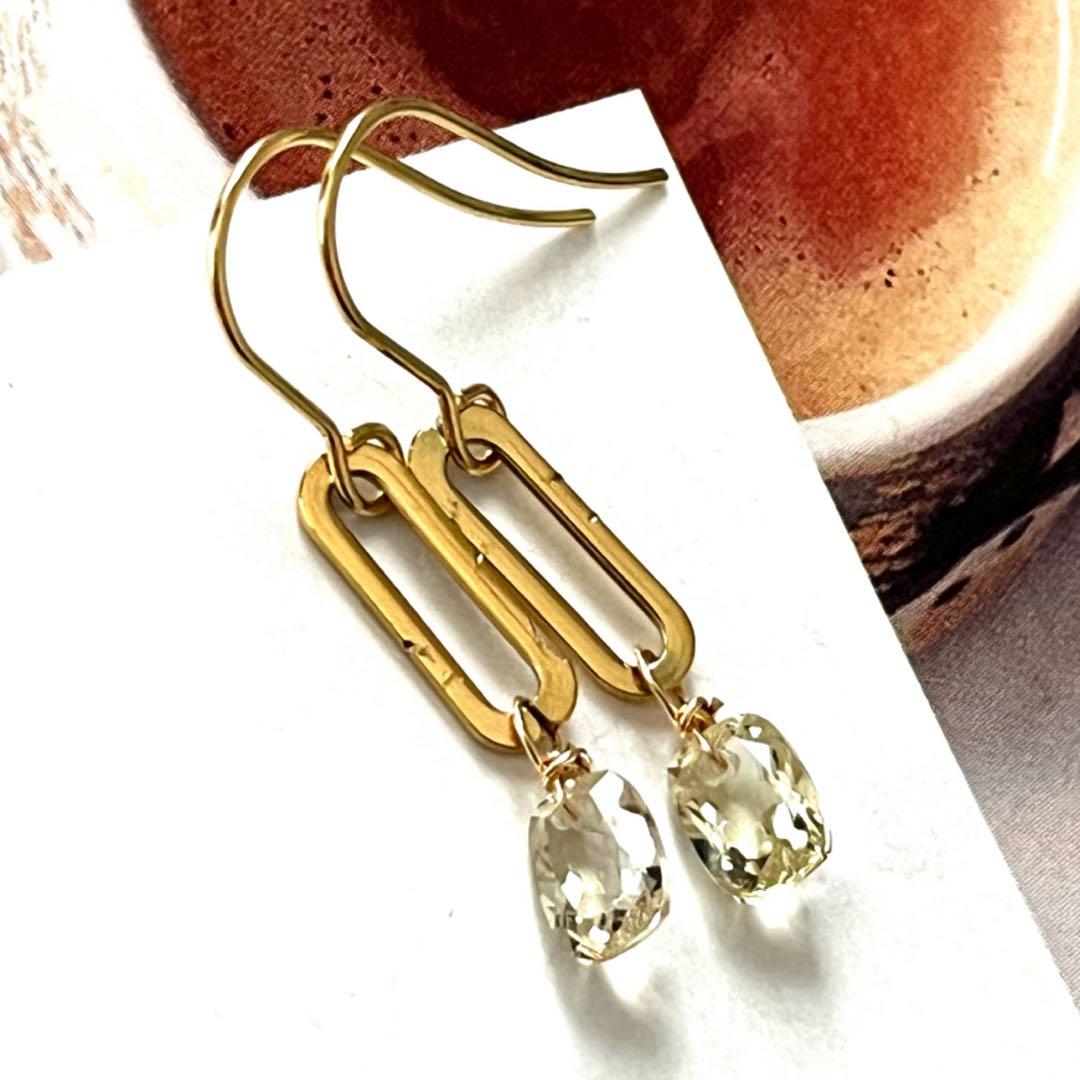 あいす☺︎ 1点作品☆ スクエア型枠ケシパールピアス