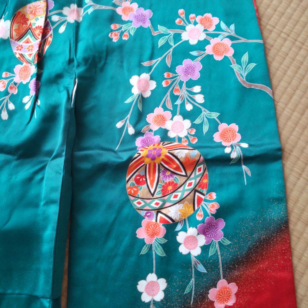 七五三 伝統的な和装 緑と赤の花柄長襦袢付き