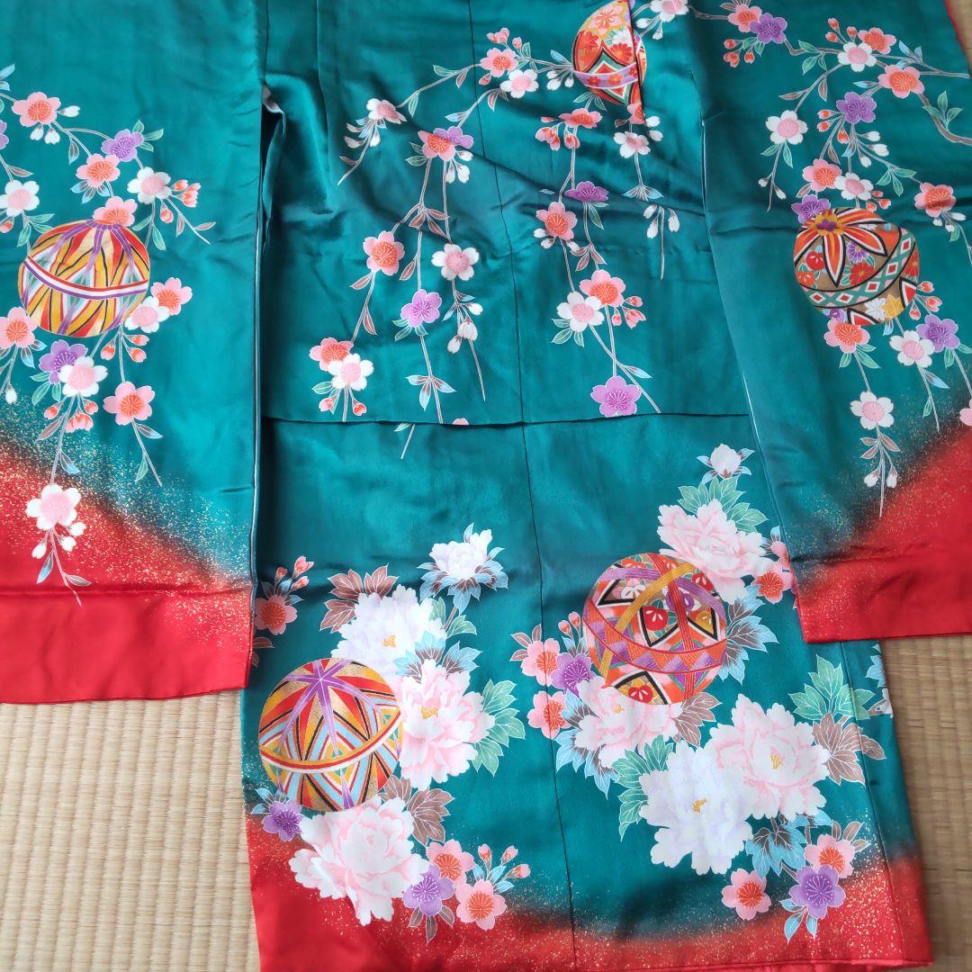 七五三 伝統的な和装 緑と赤の花柄長襦袢付き