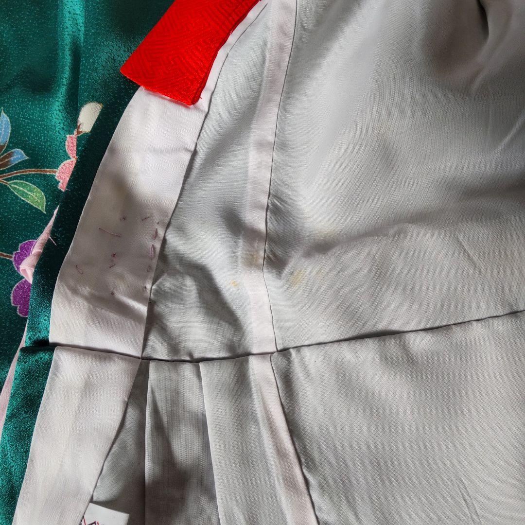 七五三 伝統的な和装 緑と赤の花柄長襦袢付き