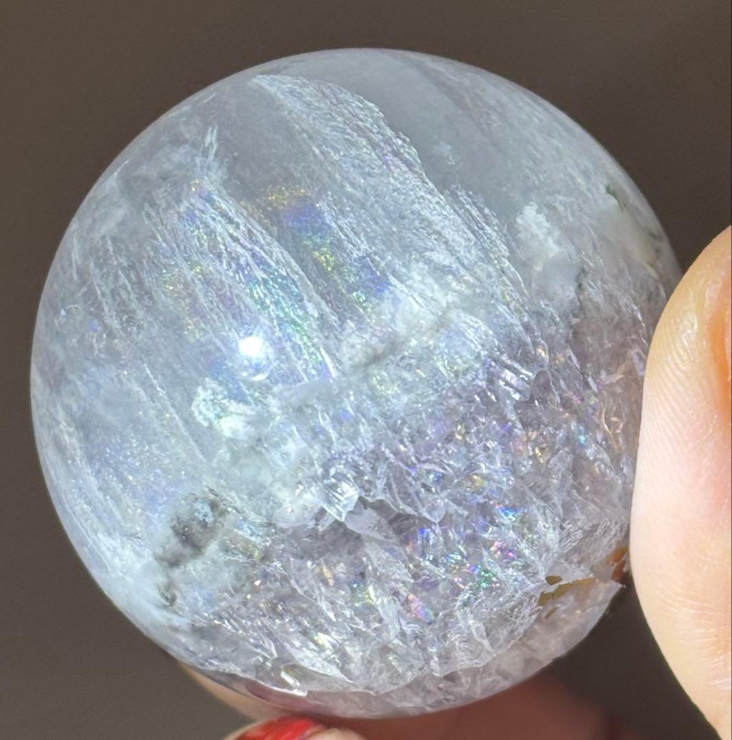 《セリサイト共生・虹彩結晶》パイライト イン フローライト＊スフィア　オーロラ虹