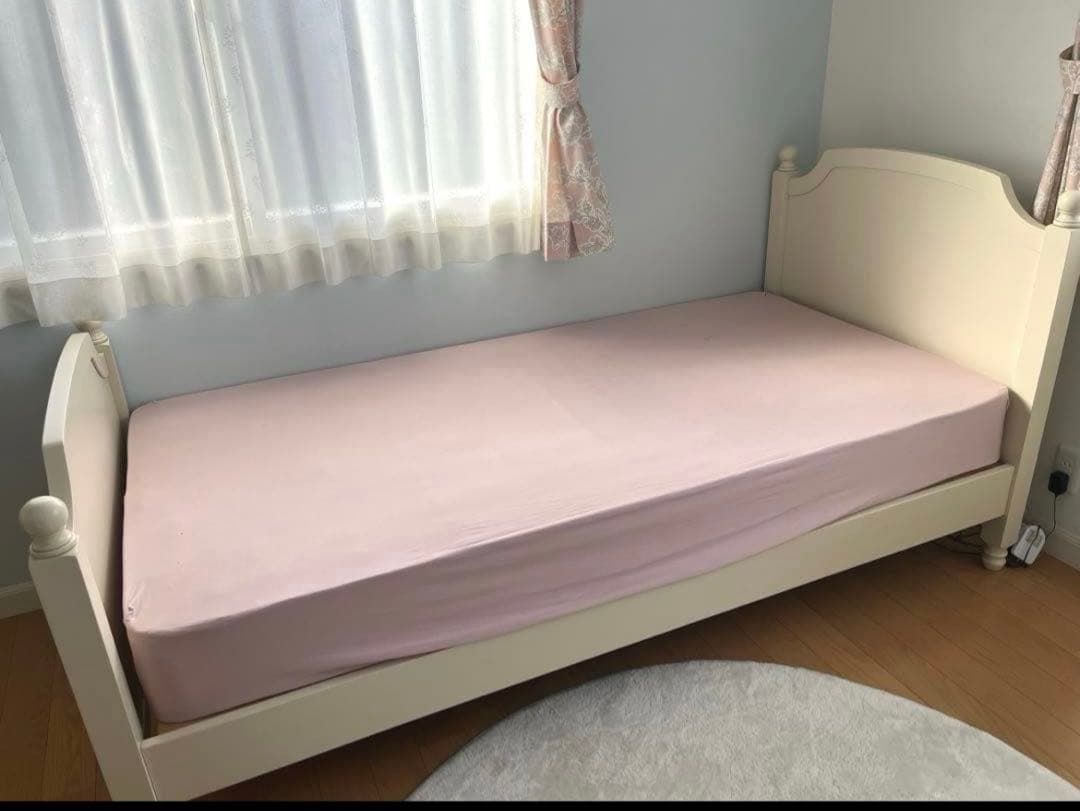 ローラアシュレイ　ベッドフレーム