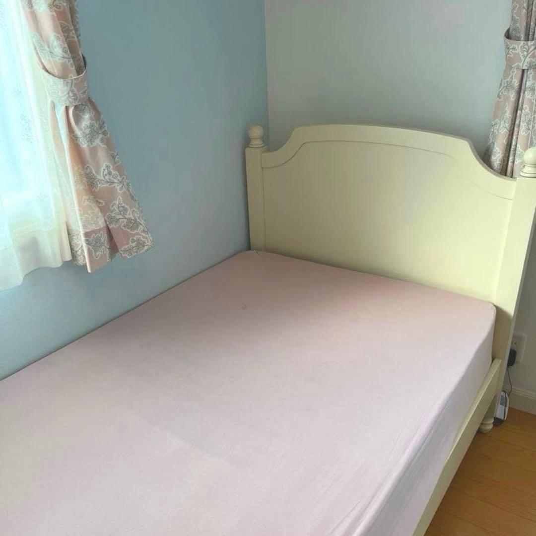 ローラアシュレイ　ベッドフレーム