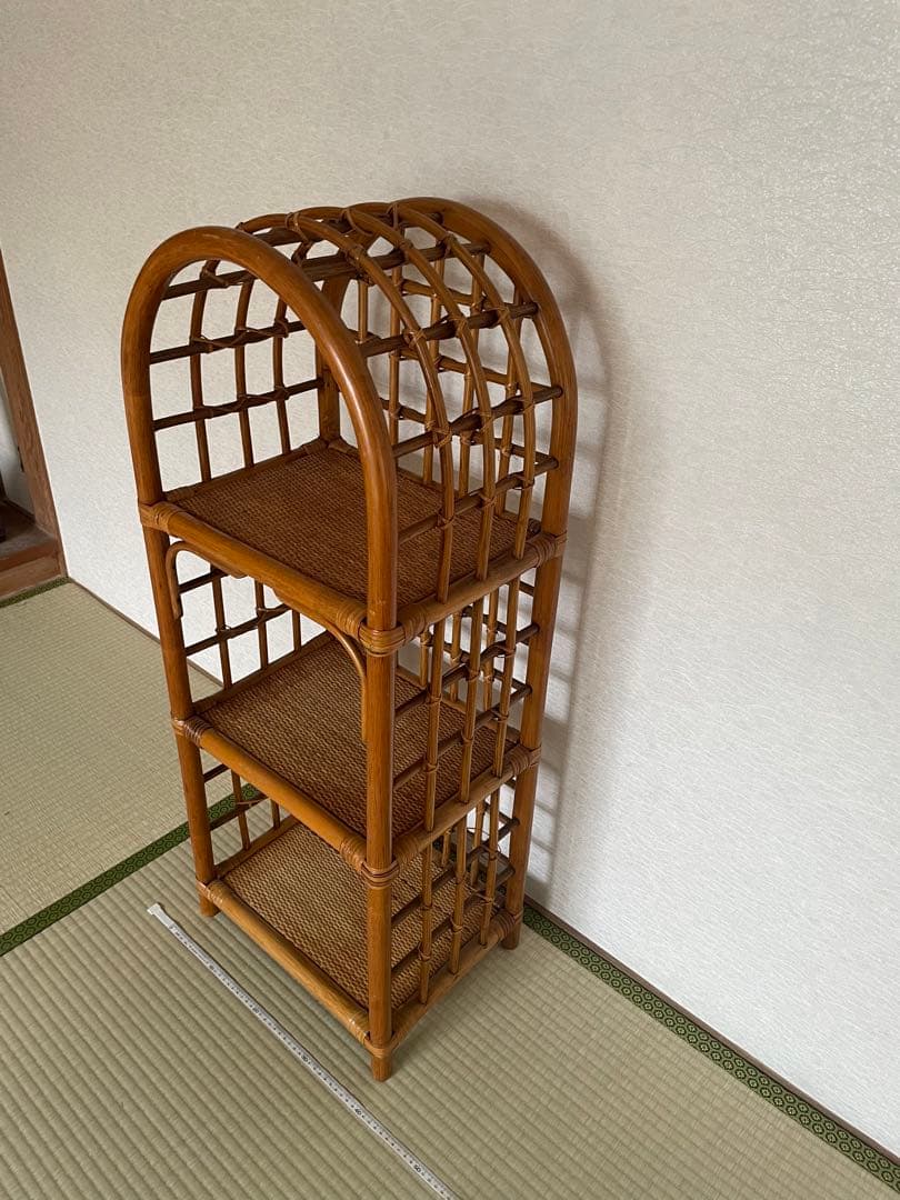 美品　ラタン製アーチ型3段ウッドラック　本棚　飾り棚　3段　ディスプレイラック