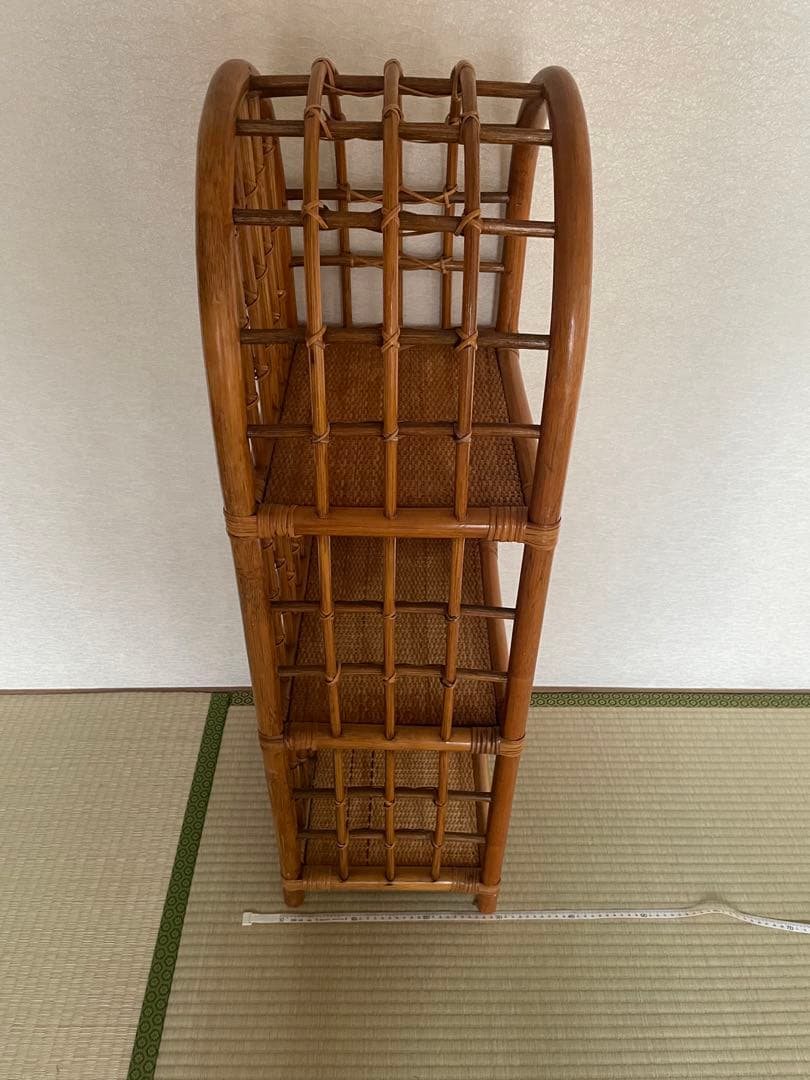 美品　ラタン製アーチ型3段ウッドラック　本棚　飾り棚　3段　ディスプレイラック