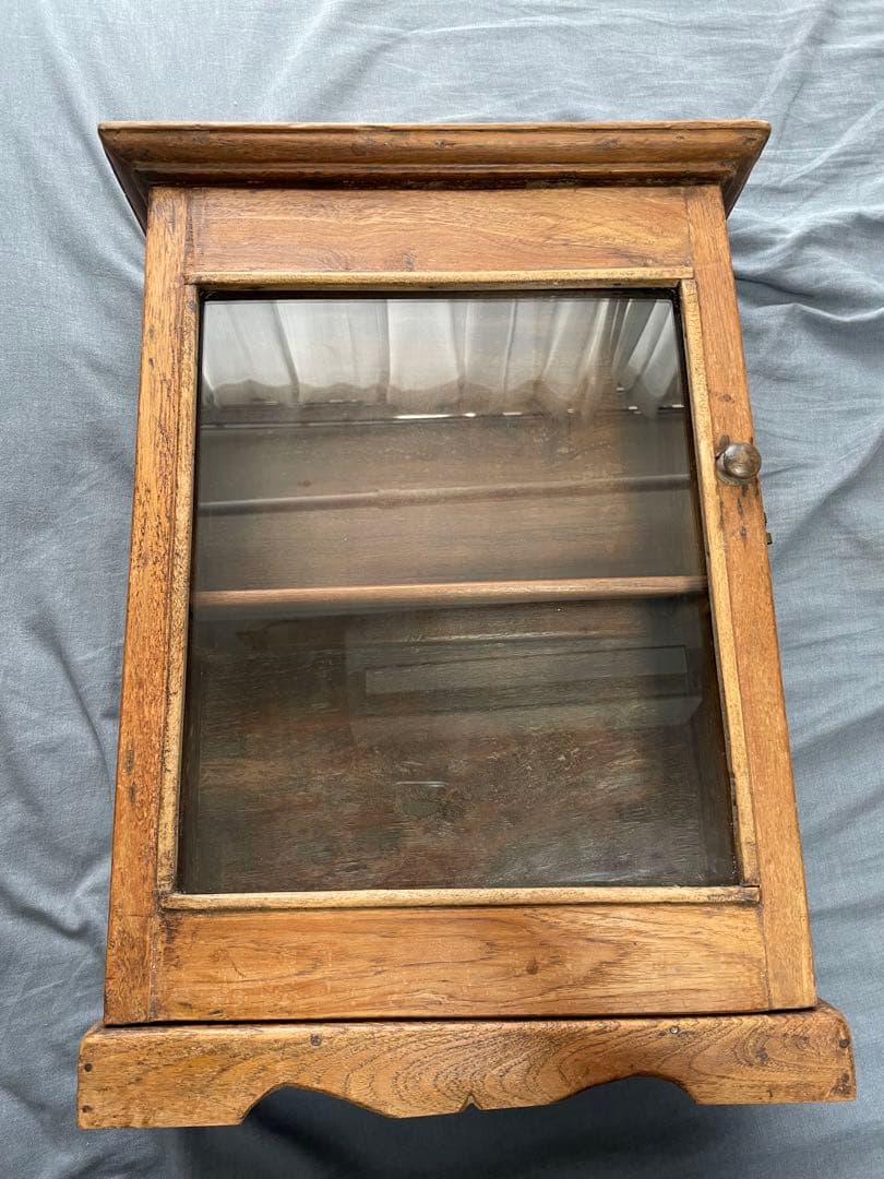 木製ガラス扉収納キャビネット　壁掛けOK