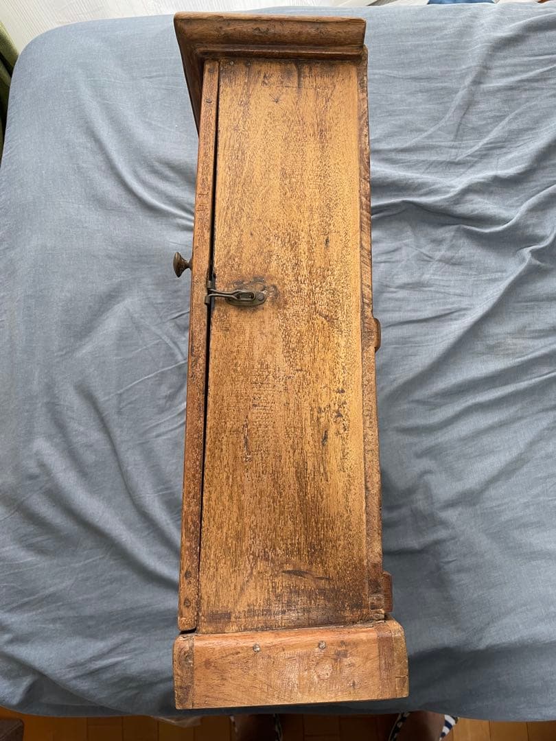 木製ガラス扉収納キャビネット　壁掛けOK