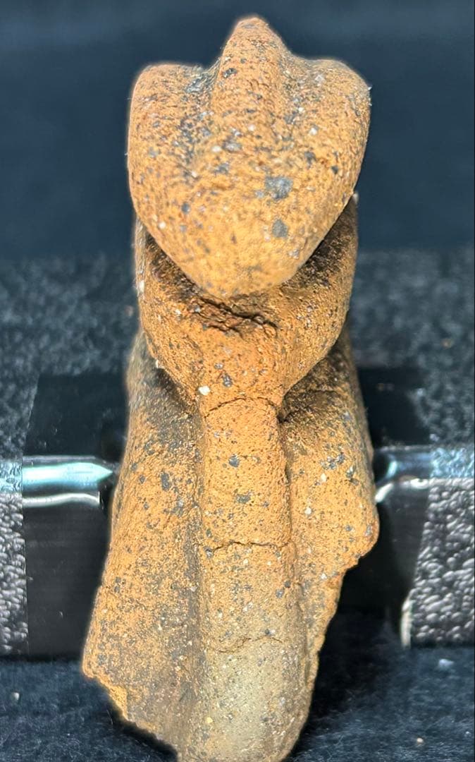 縄文土器　獣面把手と縄文土器底部