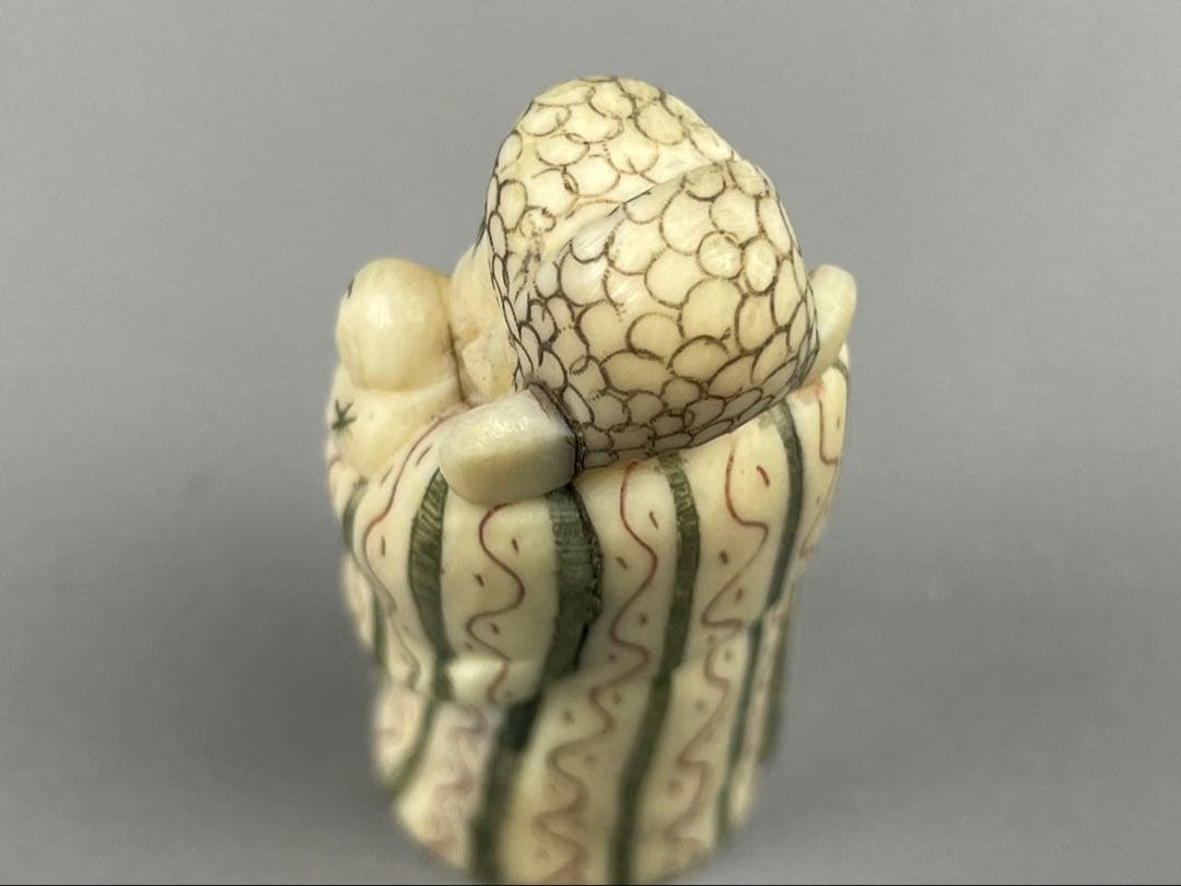 時代根付 極上細密彫り白材 マンモス牙製 作家物 在銘 中国美術