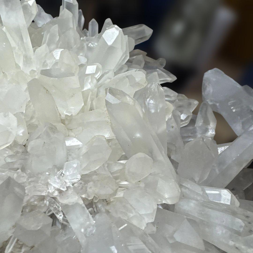 迫力3kg超 ブラジル産 水晶クラスター 台座付 原石