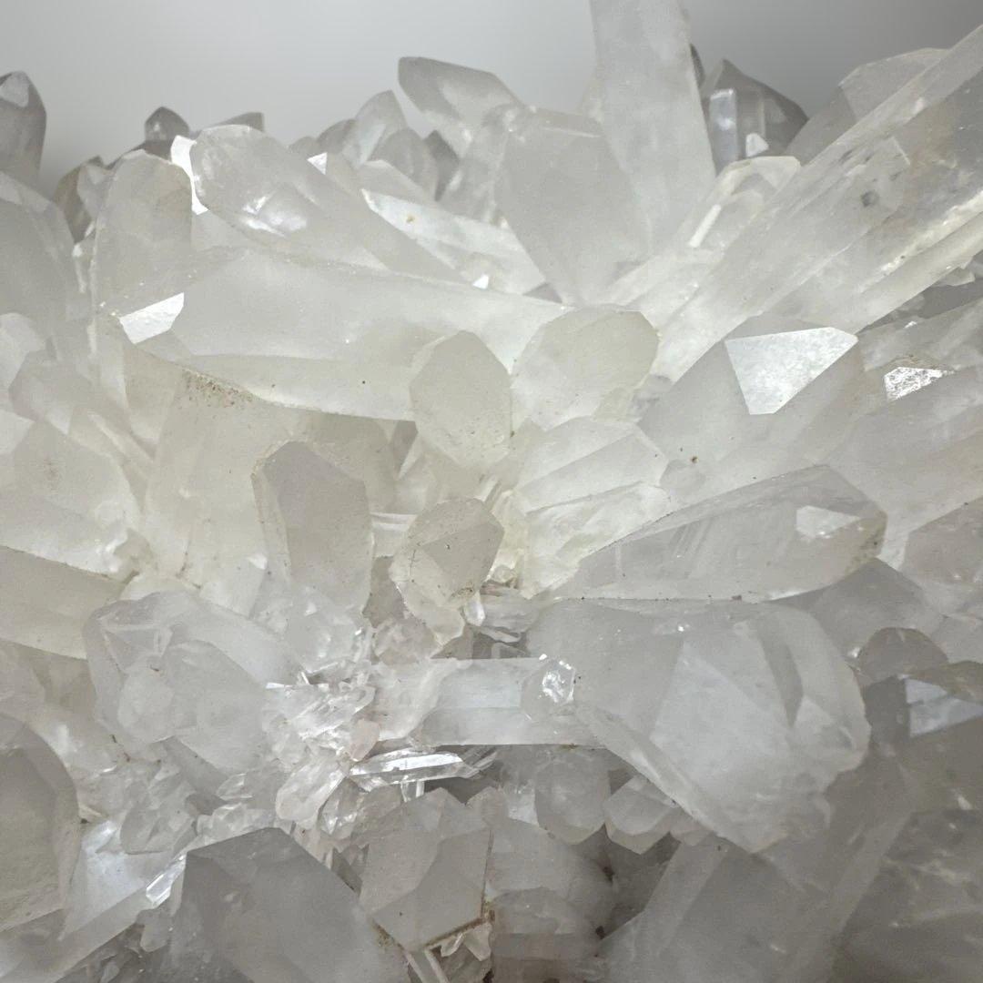 迫力3kg超 ブラジル産 水晶クラスター 台座付 原石