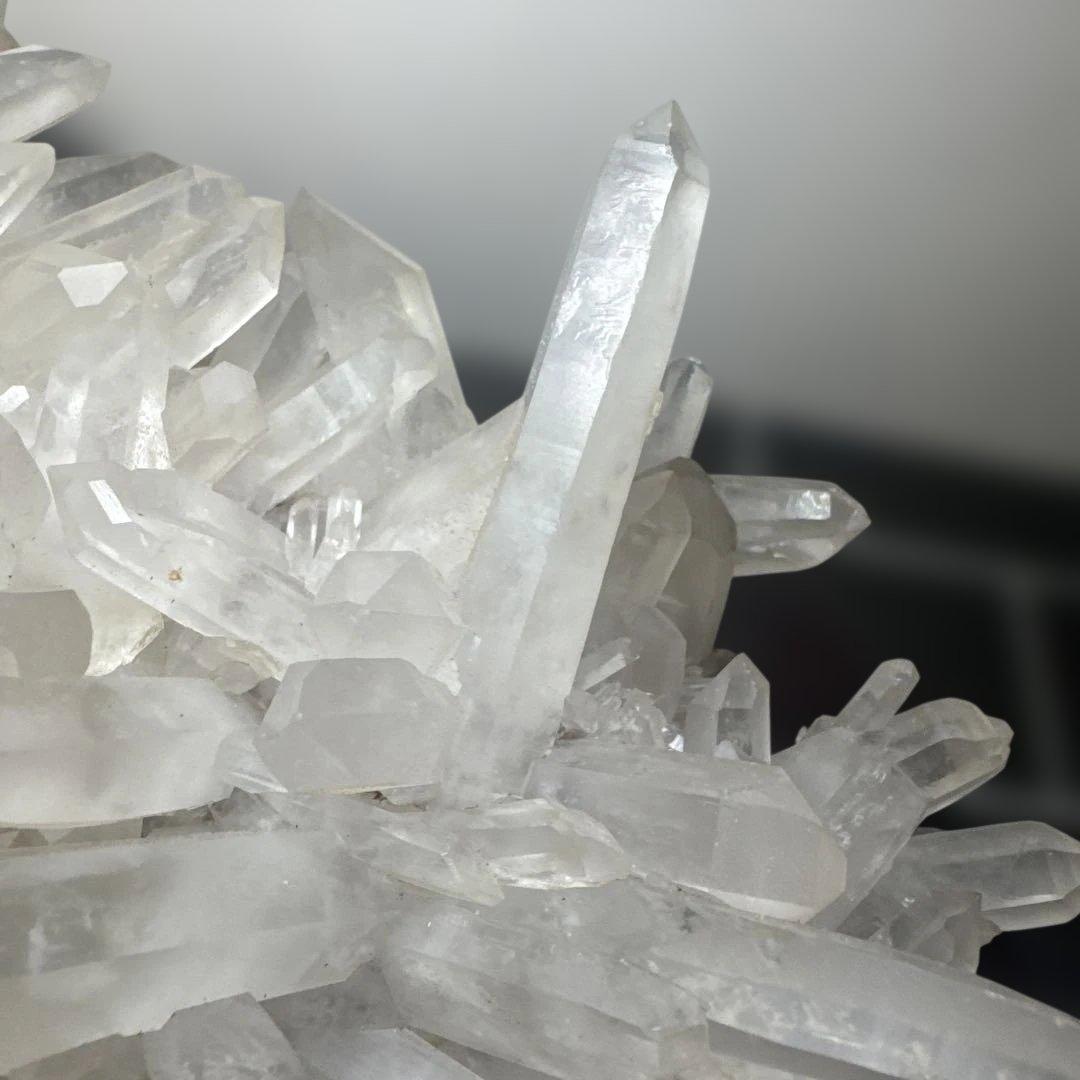 迫力3kg超 ブラジル産 水晶クラスター 台座付 原石