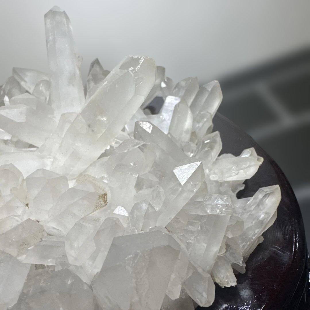 迫力3kg超 ブラジル産 水晶クラスター 台座付 原石