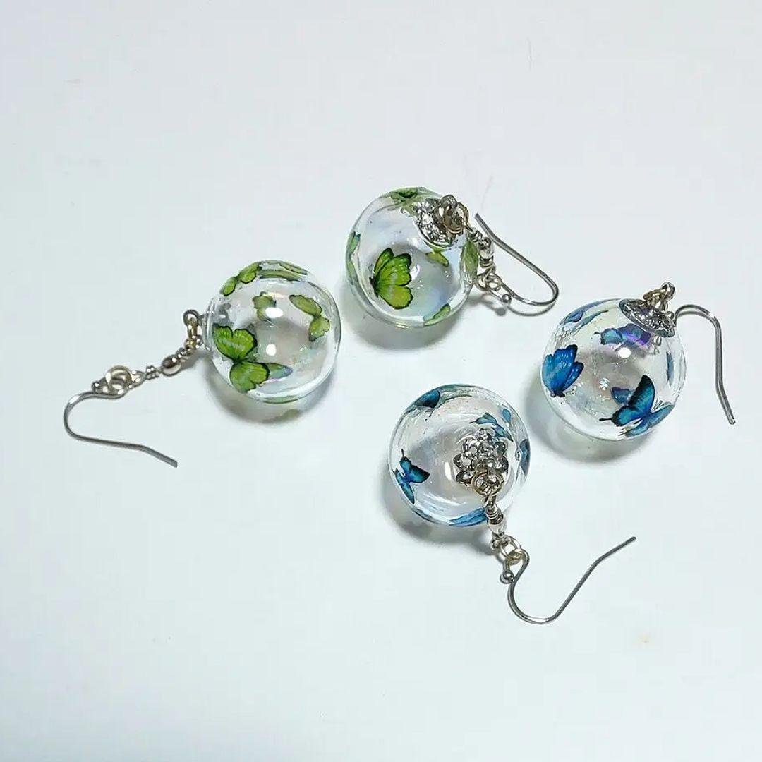 【139】ガラスドームのピアス／イヤリング／蝶々