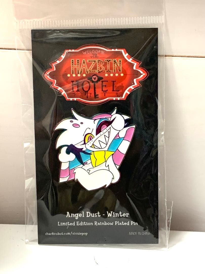 ハズビンホテルAngel Dust Winter エンジェルダストピンバッチ - メルカリ