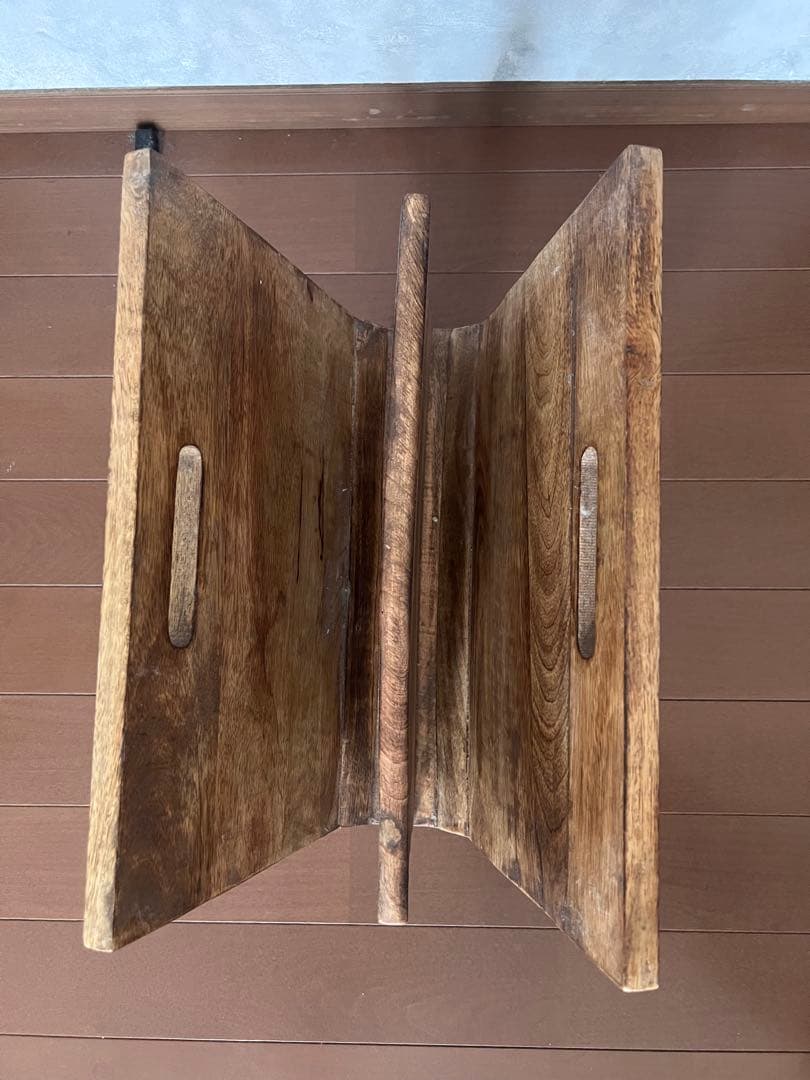 アンティークな木製彫刻入りマガジンラック 手彫り