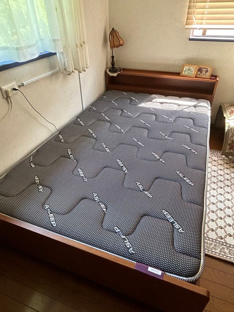 ウニコのセミダブルベッドフレーム