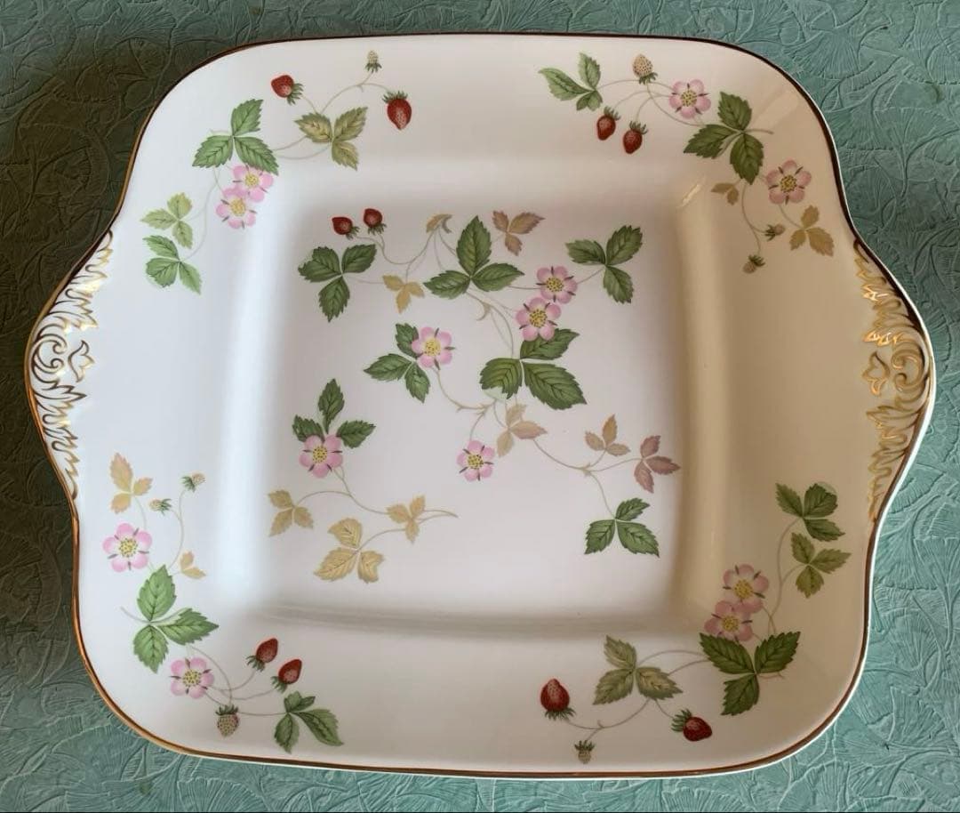 WEDGWOOD WILD STRAWBERRY 皿 新品未使用 - メルカリ