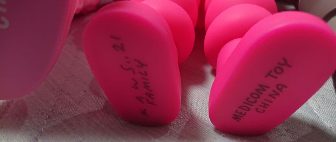 カウズ KAWS FAMILY PINK ファミリー 開封済み 中古品