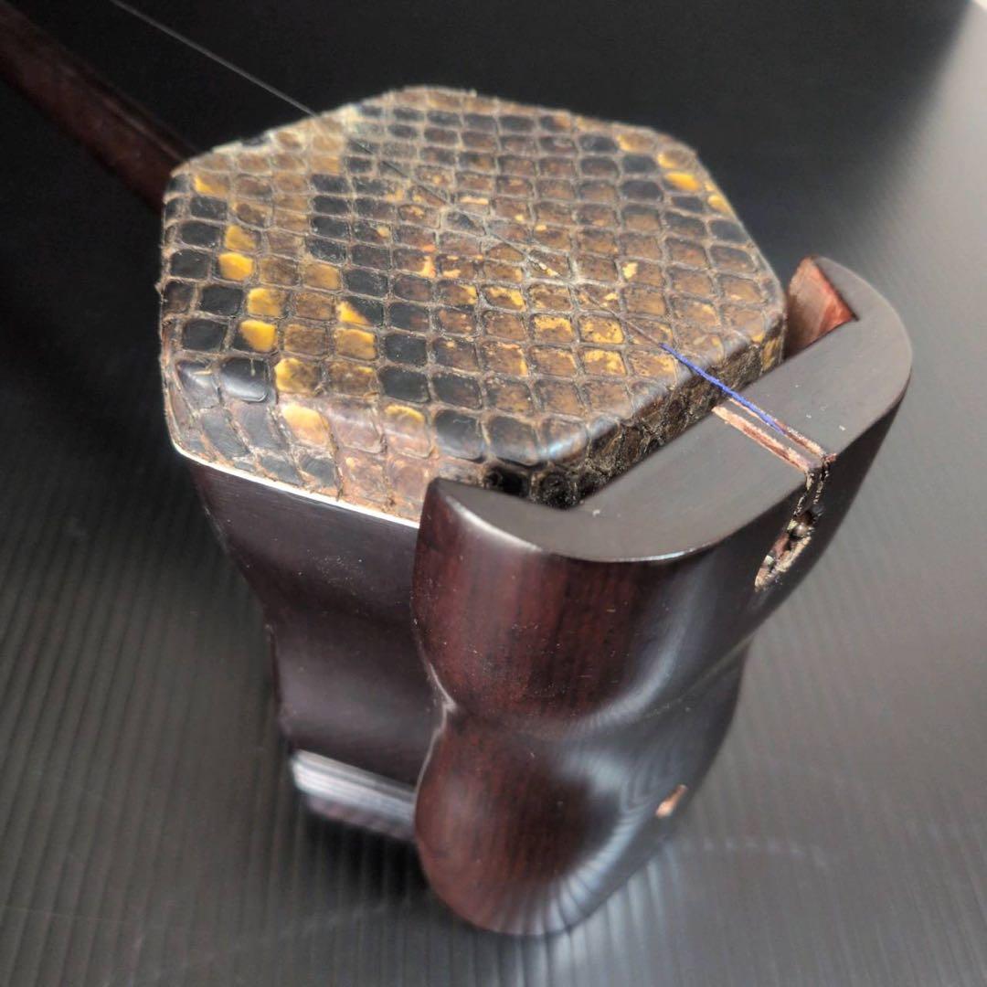 中国蘇州製 二胡 六角胴／ケース付／駒2個・未使用弦・松ヤニ