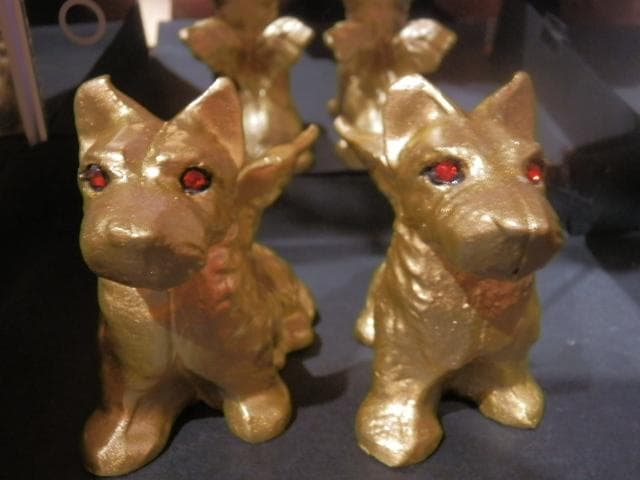 Gold Gargoyle Dog with red eyes ガーゴイルドッグ