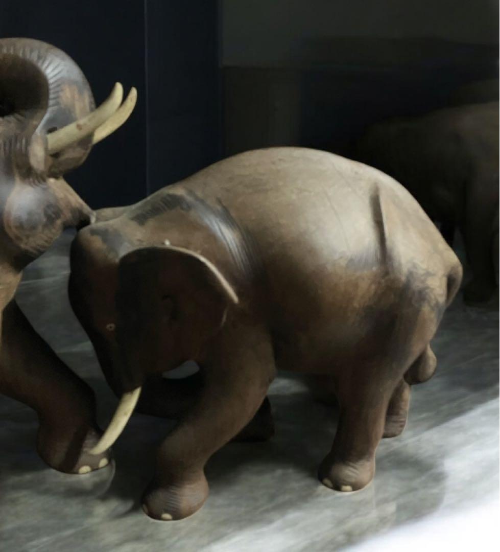 アンティーク品　木製象の彫刻 知恵と力の象徴　モダン　迫力ある作品