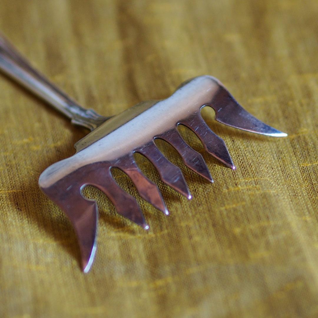 拷問具のような銀のフォーク　2本　おそらくどちらも米国製