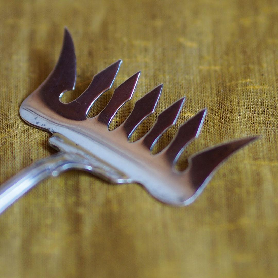 拷問具のような銀のフォーク　2本　おそらくどちらも米国製