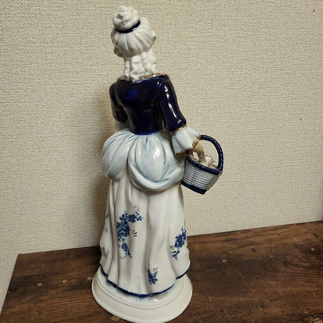 KPM、ベルリン王立磁器製陶所、陶器人形、花籠を持つ女性 - メルカリ