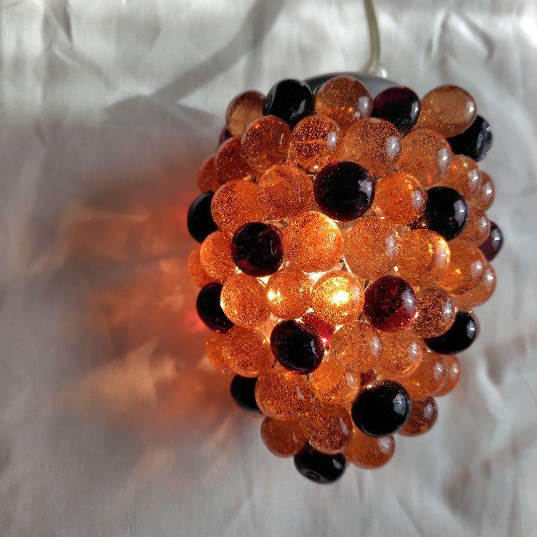 オレンジ（琥珀色）と濃い紫のガラス玉 ペンダントライト