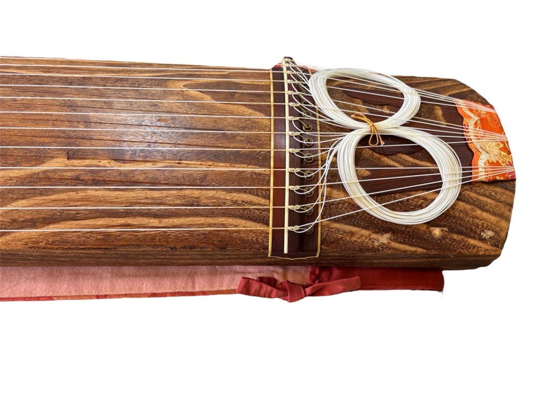 琴　お琴　箏　すだれ彫り　和楽器　13弦　花柄装飾　くり甲　半上角　柱つき