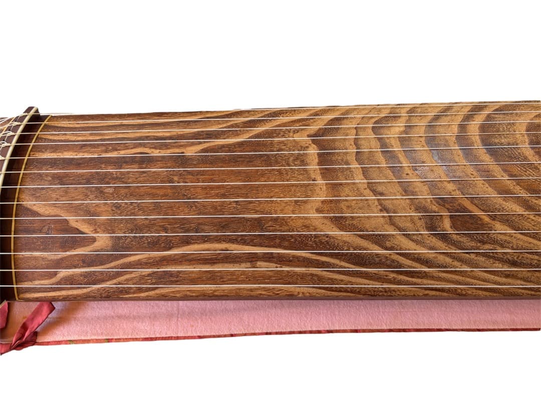 琴　お琴　箏　すだれ彫り　和楽器　13弦　花柄装飾　くり甲　半上角　柱つき