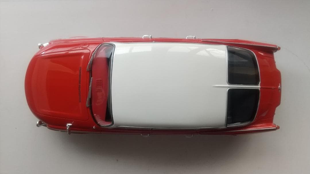 1/18 BoS タトラ -603 ベルリン 1969 ミニカー