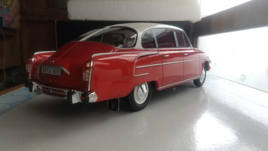 1/18 BoS タトラ -603 ベルリン 1969 ミニカー