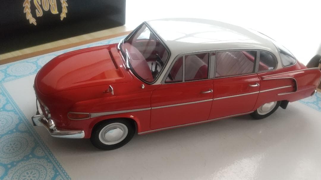 1/18 BoS タトラ -603 ベルリン 1969 ミニカー