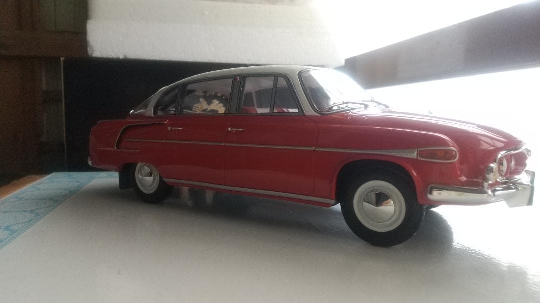 1/18 BoS タトラ -603 ベルリン 1969 ミニカー