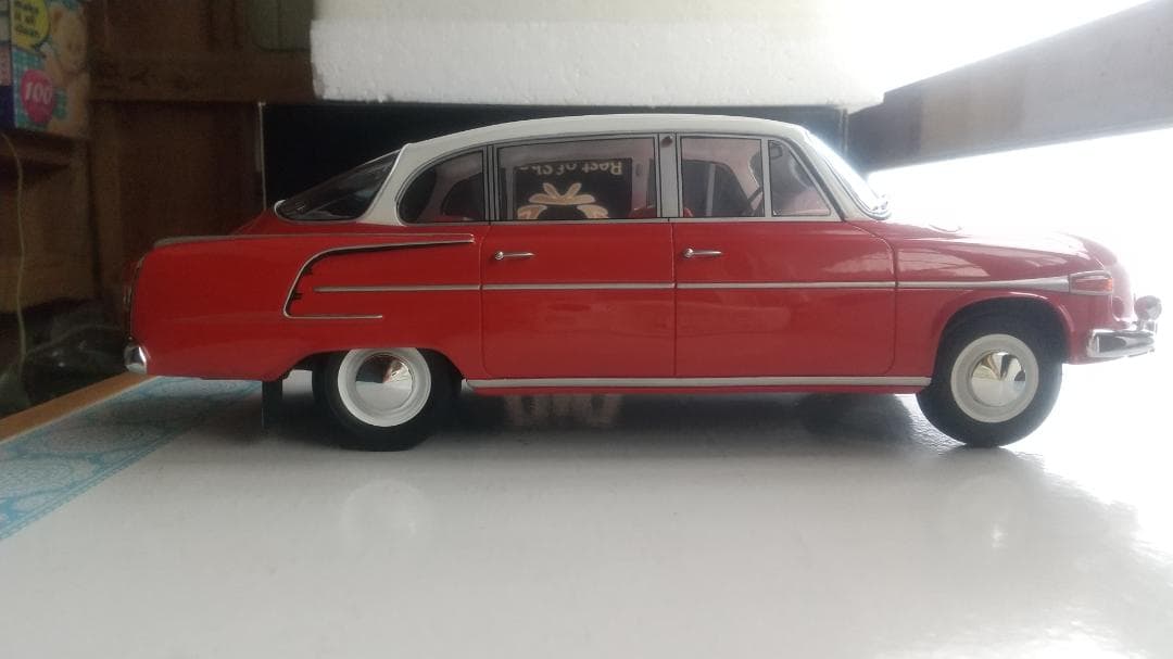 1/18 BoS タトラ -603 ベルリン 1969 ミニカー