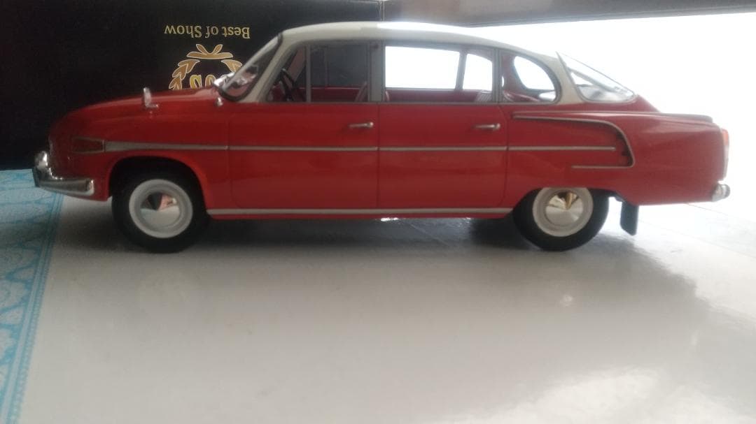 1/18 BoS タトラ -603 ベルリン 1969 ミニカー