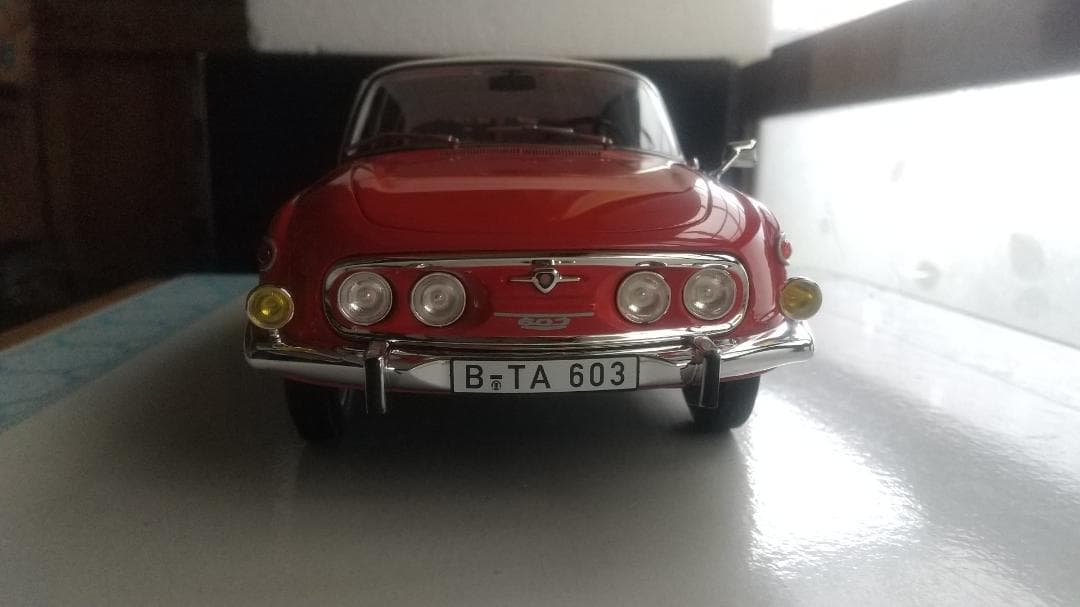 1/18 BoS タトラ -603 ベルリン 1969 ミニカー