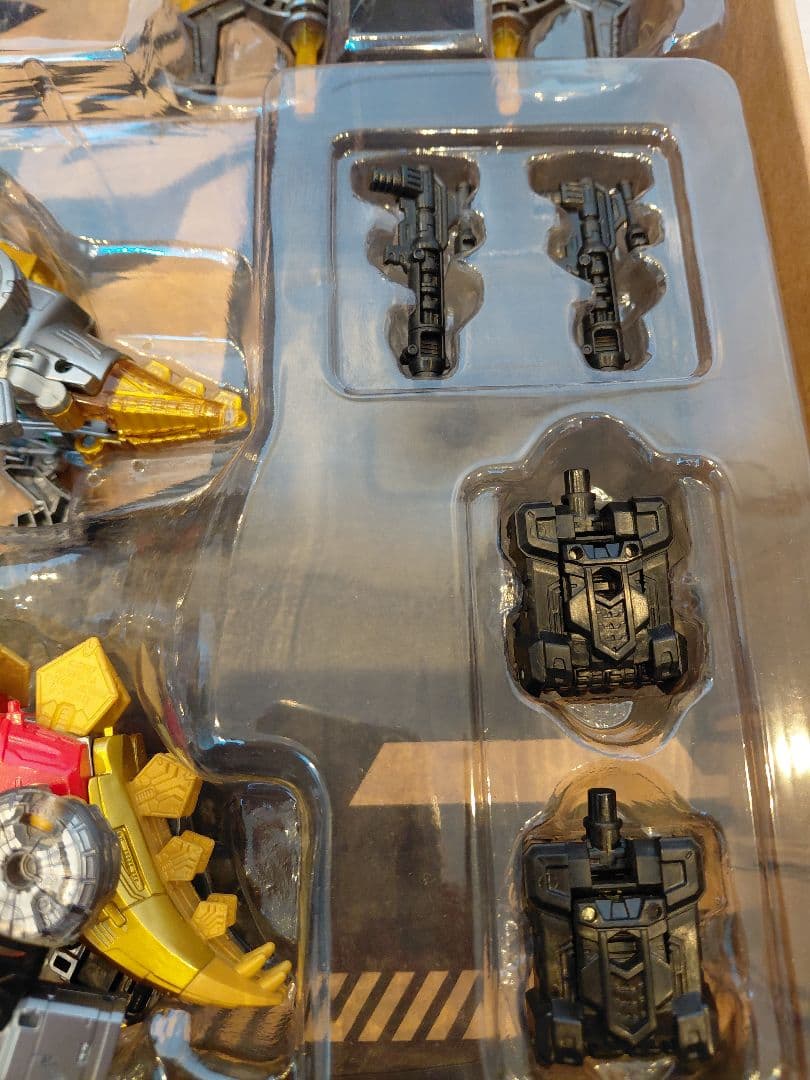 トランスフォーマータカラトミーモール限定　ジェネレーションセレクト　ボルカニカス