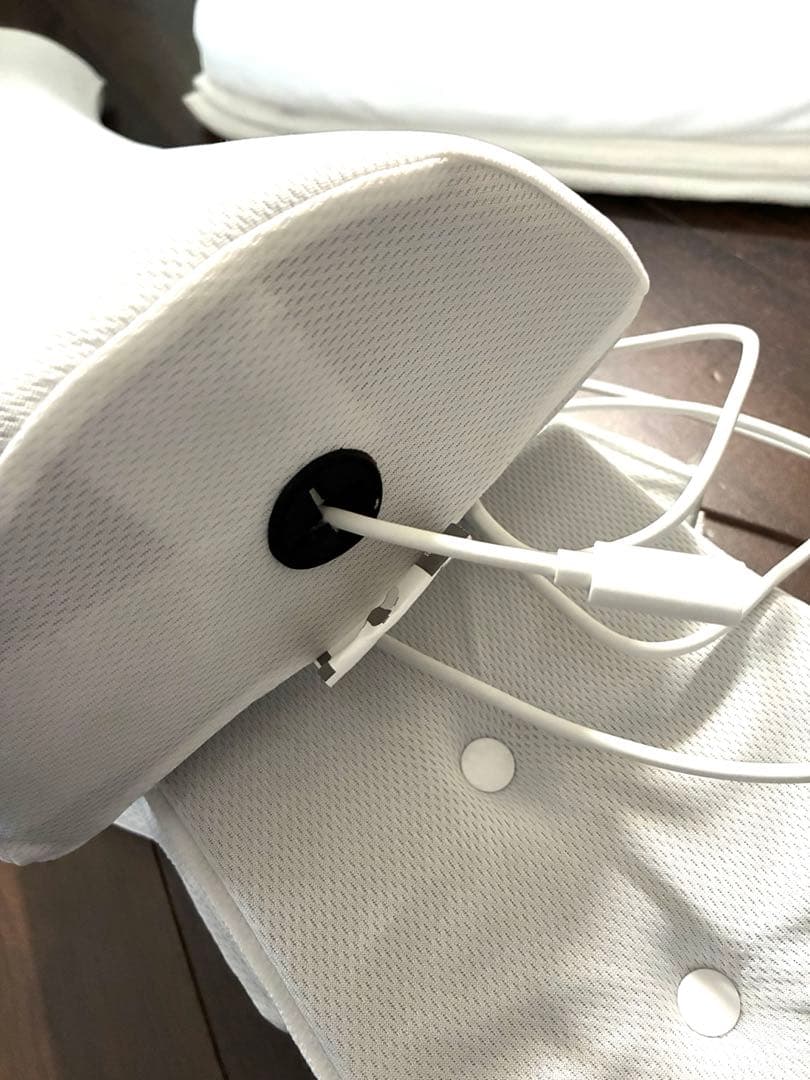 美品正規品▶︎CALQS （カルクス首と肩がホッとする枕PLUS温め機能マッサージ