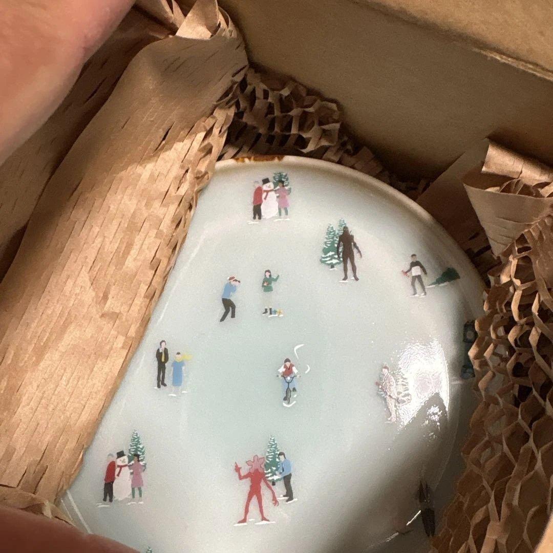 マルヒロ　波佐見焼Hiroppa x Stranger Things 限定皿