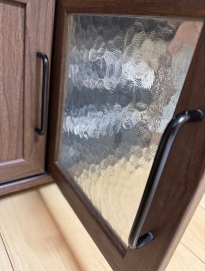 ブラウン木製テレビ台 ガラス扉付き