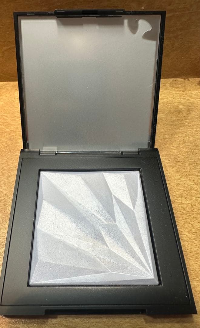 シュウウエムラ　アンリミテッドルミマットセッティングジェルインパウダー