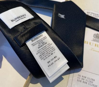 BURBERRY ネクタイ ブラック 細ストライプ 騎士ロゴ刺繍