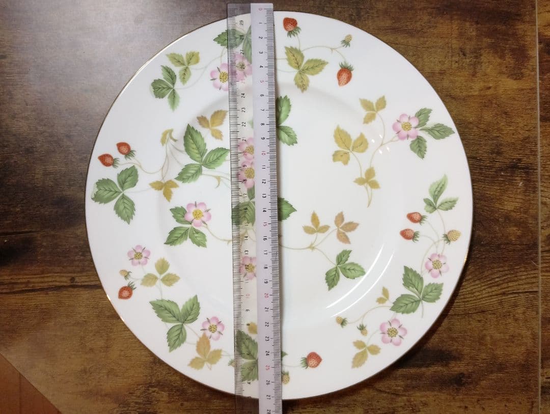 Wedgwood Wild Strawberry プレート - メルカリ
